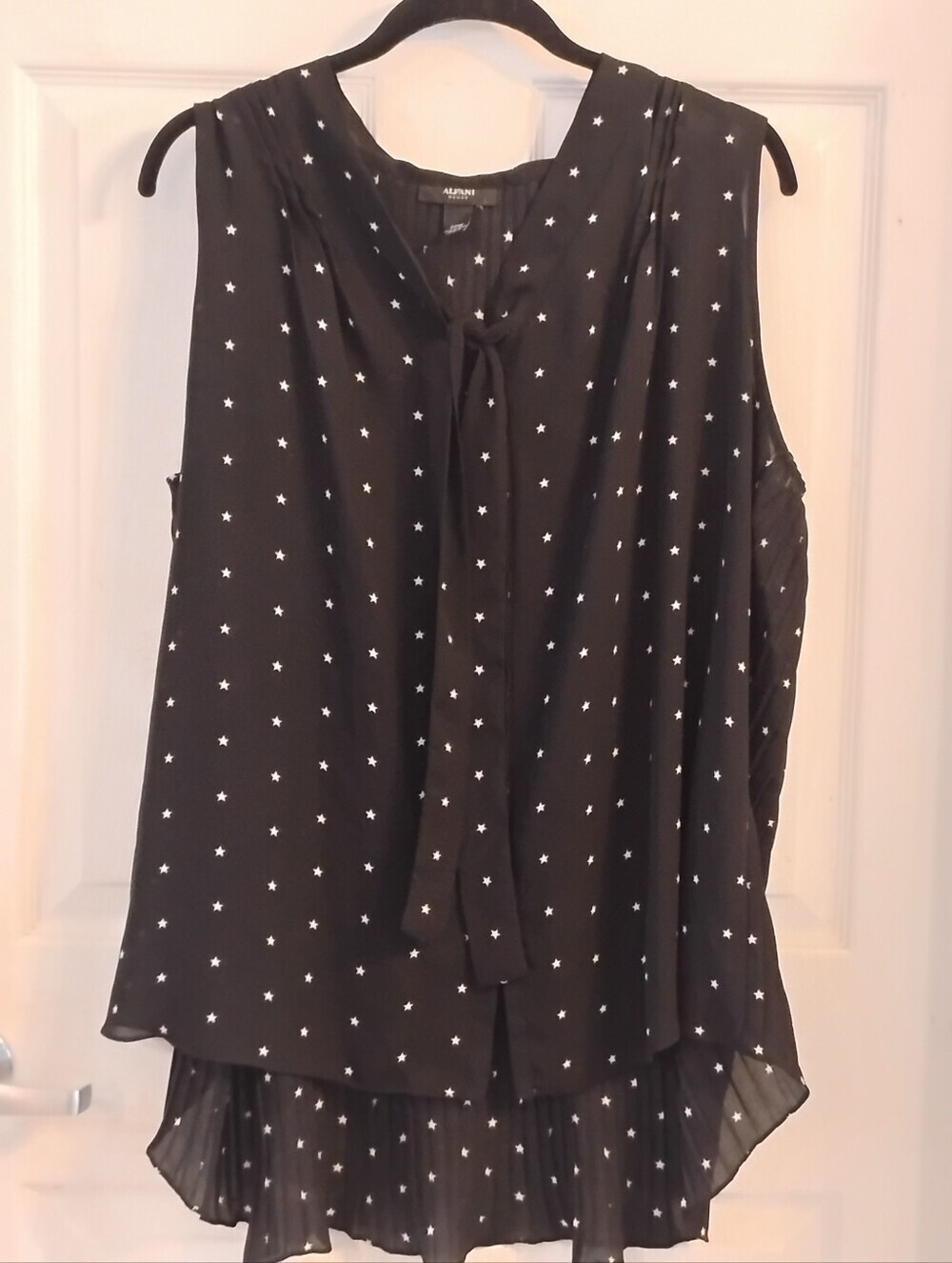 Alfani Women's Black Sleeveless Star-Print Button Down Tie-Neck Blous, Size 20W